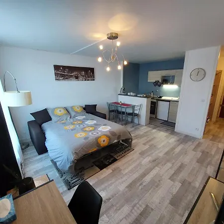 Appartement Equipe Proche Aeroport Et Gare Beauvais Buitenkant foto